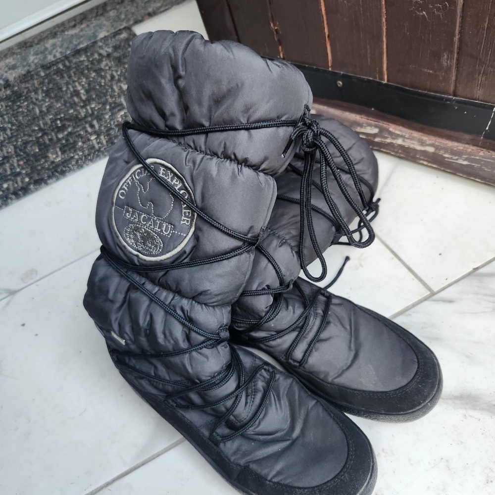 Black Padded Winter Boots